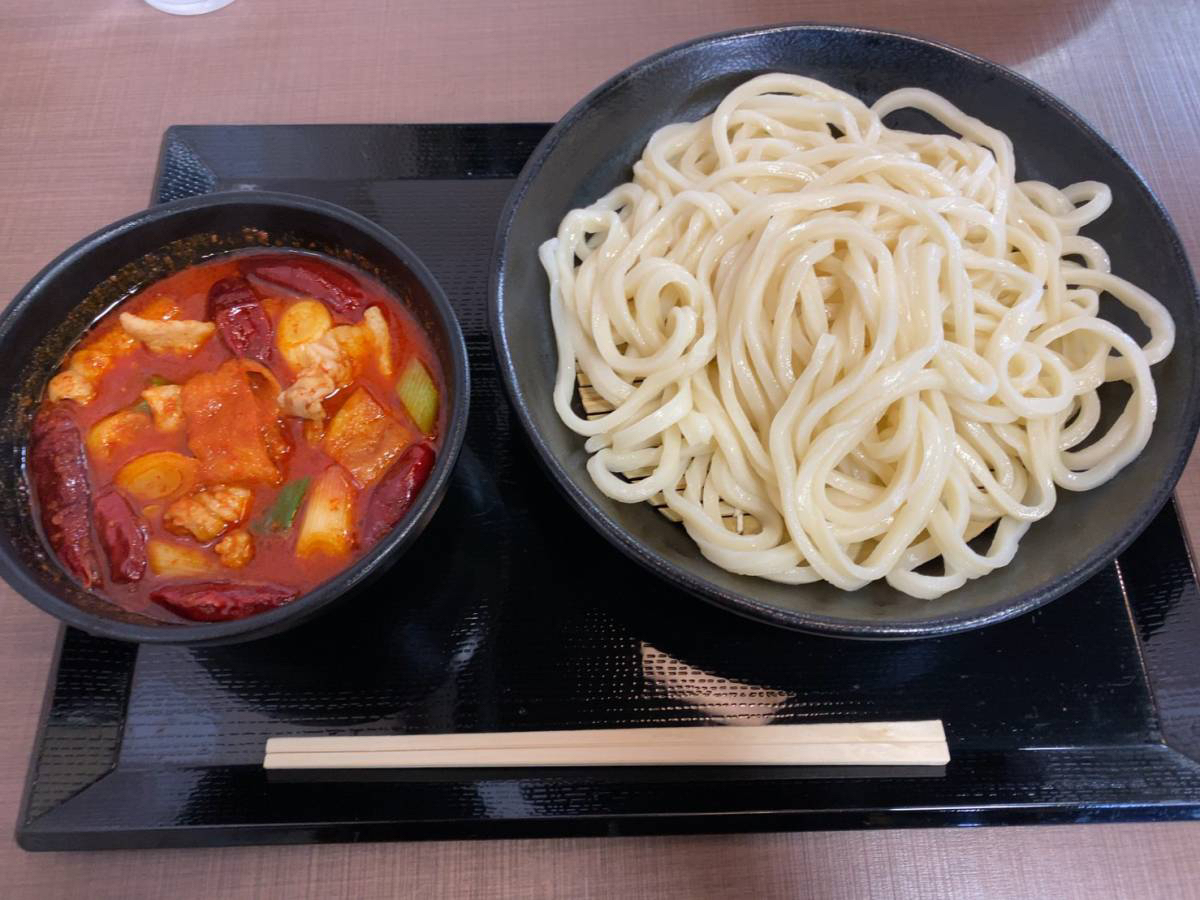 大宮市場の『武蔵野うどん藤原』で『肉汁うどん』『ジョロキア地獄』食べて来た。