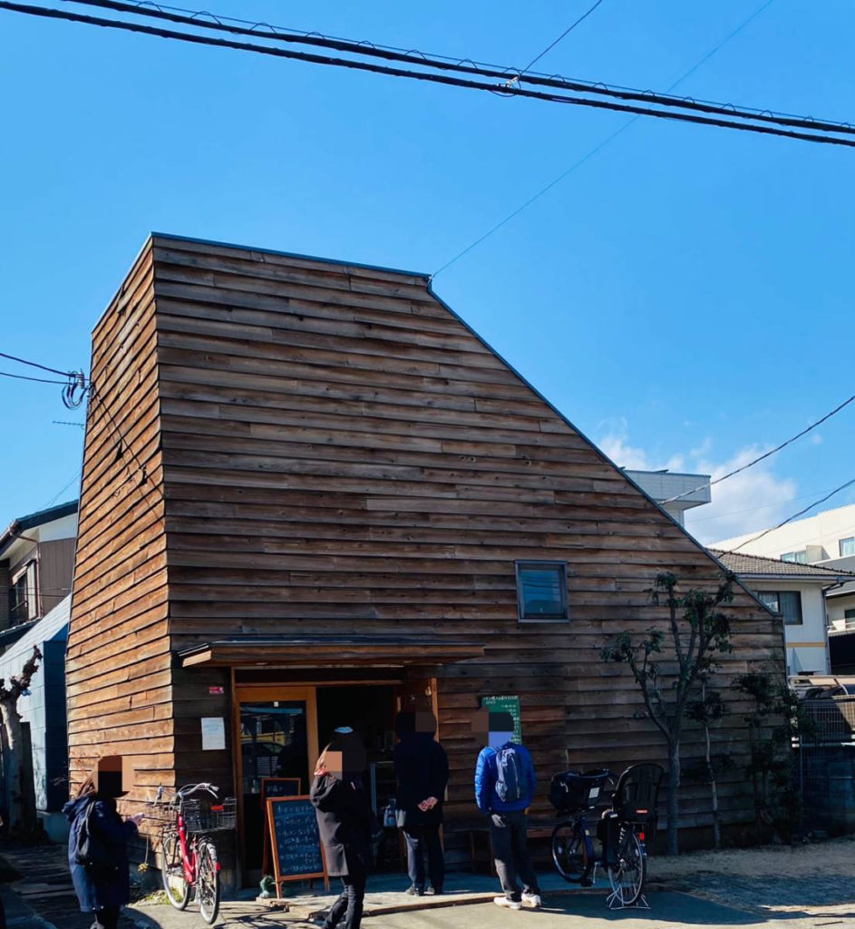 中央区にある週3日だけオープンしている『パン焼き小屋kanon』で『しょうが焼きサンド』『本日のサンド』買って食べて見た。