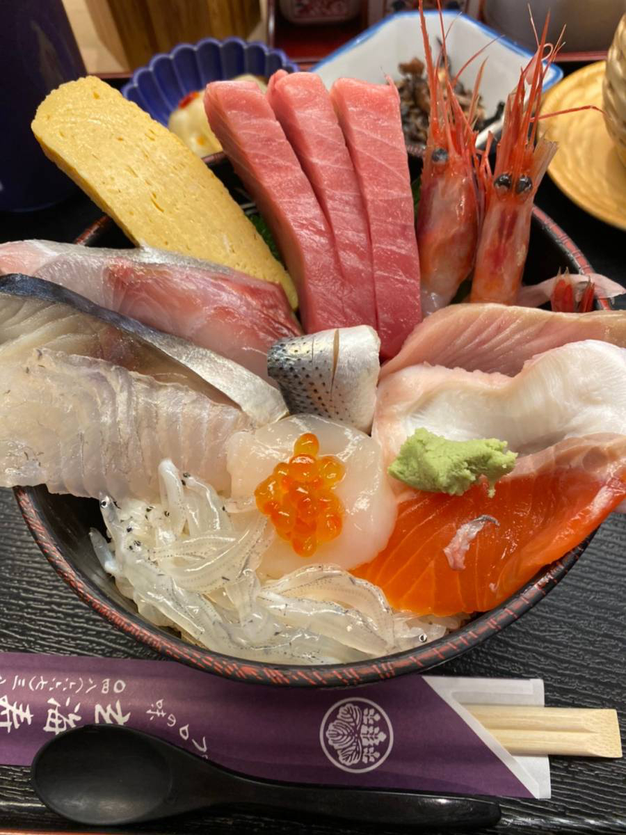 見沼区の『玄海寿司』で『ランチ 海鮮丼』『ランチ 潮騒 握り』行って食べてきた。