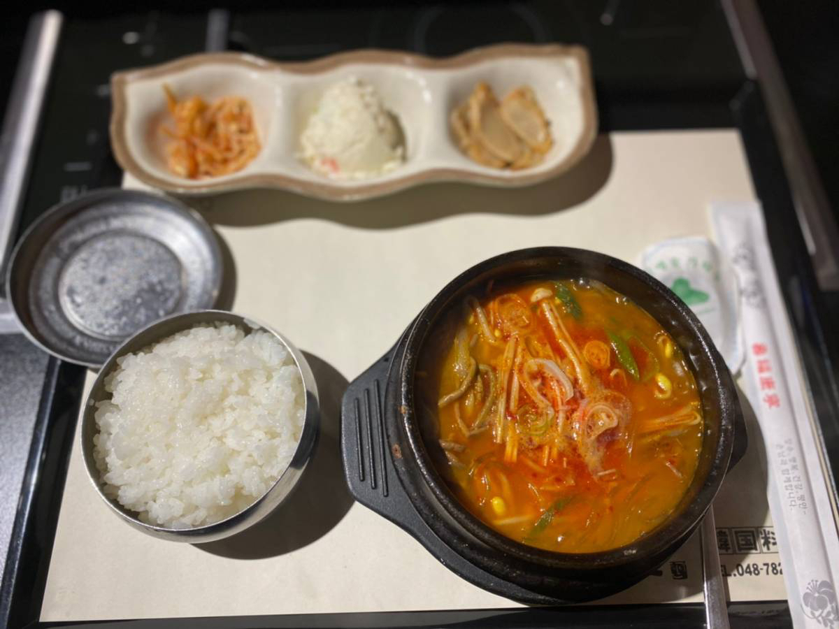 大宮区にある韓国料理の『韓国料亭 漢江(ハンガン)』でランチ『ユッケジャン』『参鶏湯』を食べてきた。