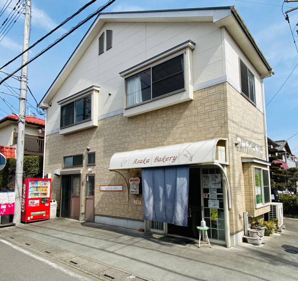 坂戸市千代田にある『アサカベーカリー 坂戸店』で『クリームドーナツ』『てり玉チキン』『チーズカレーパン』買って食べてみた。