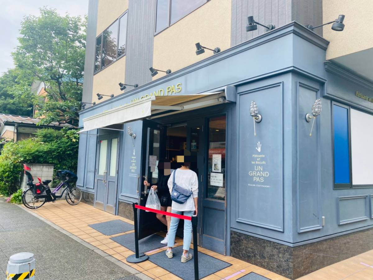 大宮区の人気洋菓子店『アングランパ』で『ミルフィーユ オ フレーズ』『フロマージュ クリュ』他買って食べてみた。